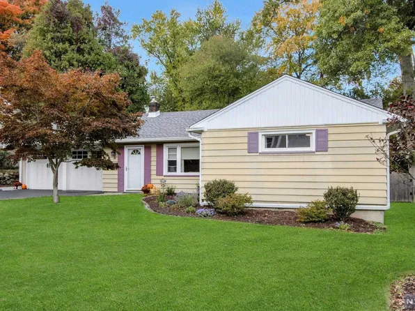 19 Waldo Ave, Midland Park, NJ 07432