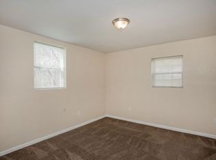 920 Devils Glen Rd #916, Bettendorf, IA 52722