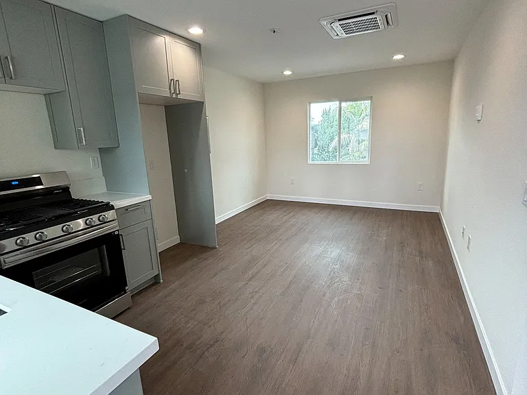 14316 Christine Dr — Photo 28
