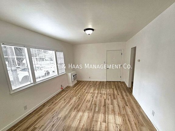 3rd image of 1527 Junipero Ave APT 2