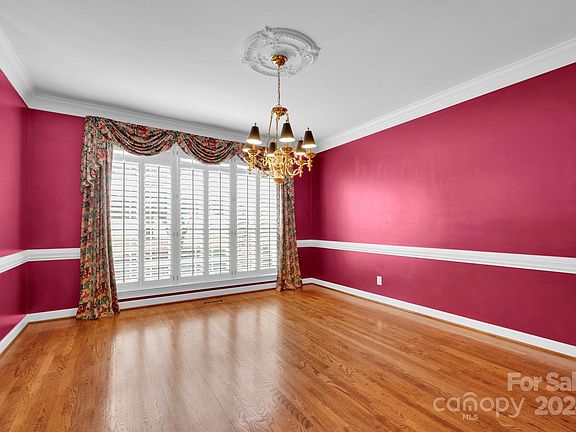 4th image of 901 Weymouth Dr