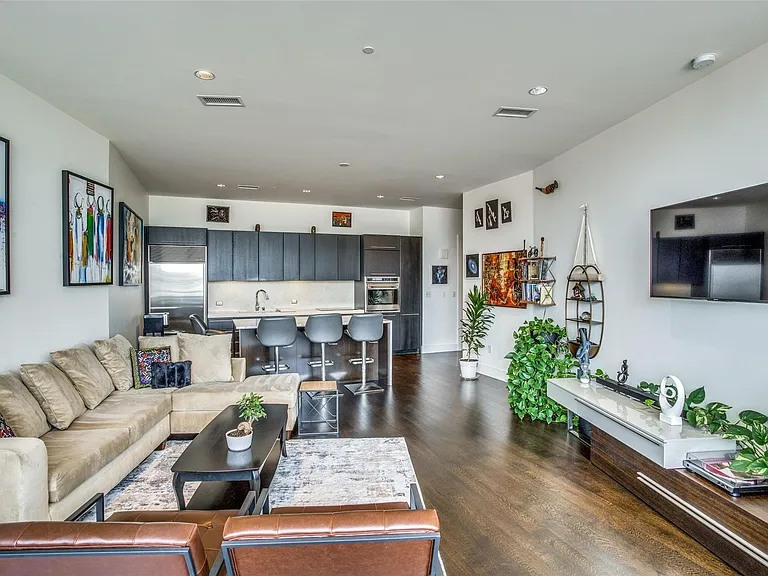 2200 Victory Ave #1603 — Photo 7