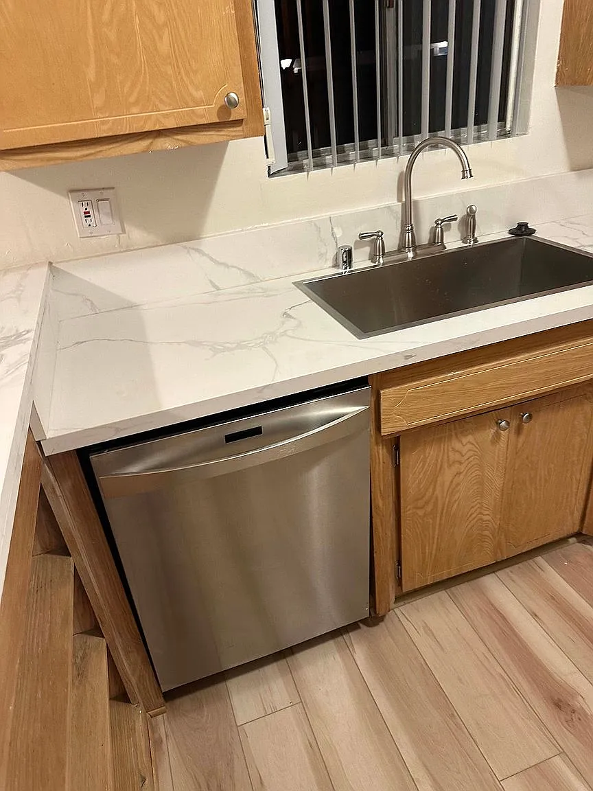 2 bed, 980 sqft, $2,870 — Photo 3