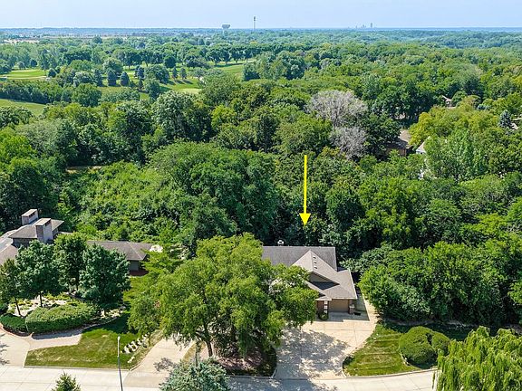 3rd image of 113 SW Country Club Ln