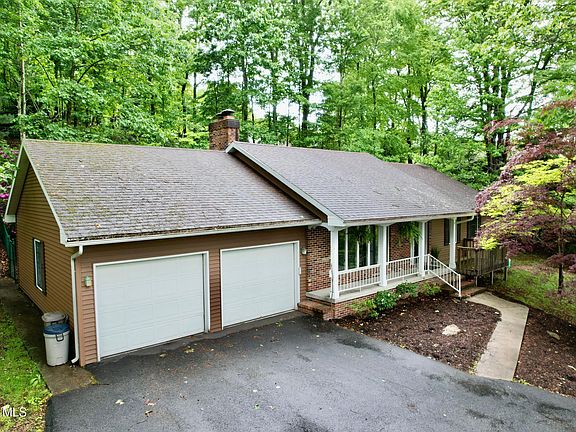 2nd image of 508 Oakwood Dr