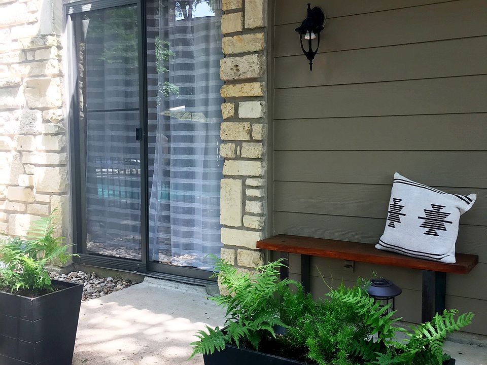 1st image of 3627 Manchaca Rd APT 106
