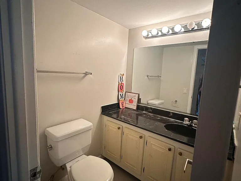 2414 NE 11th St #161 — Photo 8