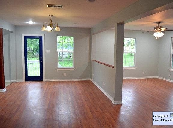 4th image of 1694 Stonewall St
