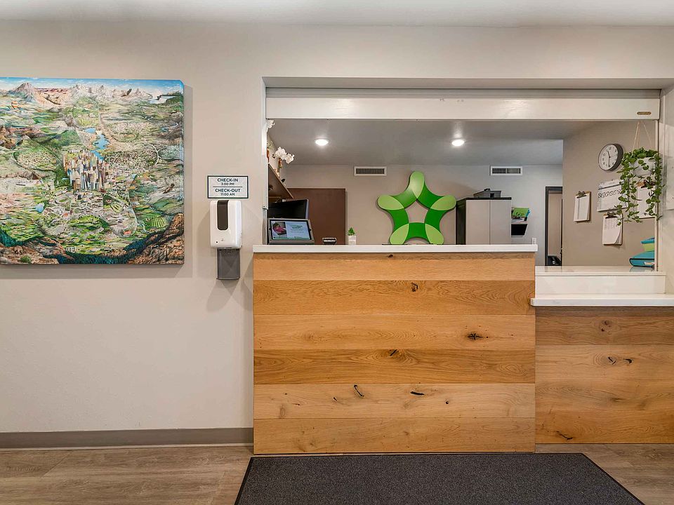 Lobby and Guest Check-in