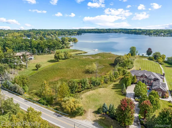 5375 Middlebelt Rd, West Bloomfield, MI 48323