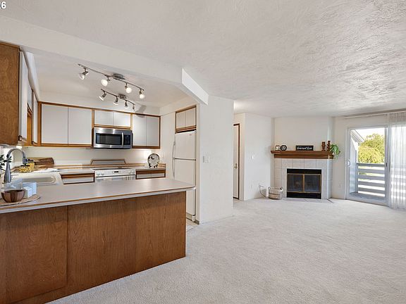 2nd image of 650 Harlow Rd APT 248