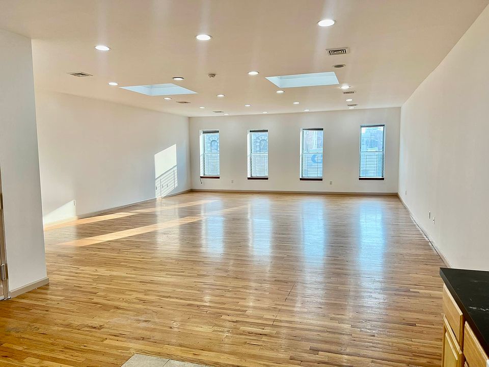 1st image of 54 Graham Ave Ste 4