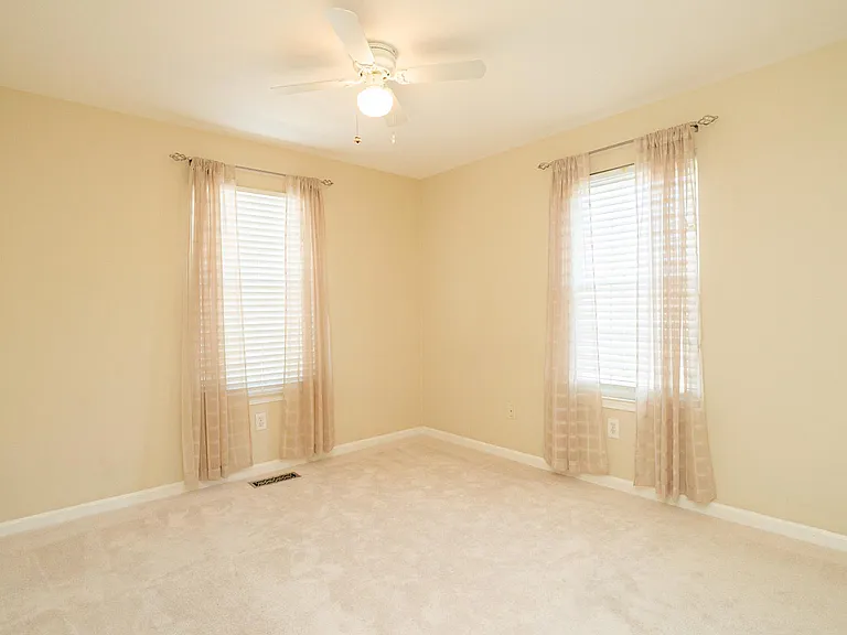 7036 Kings Manor Dr — Photo 25