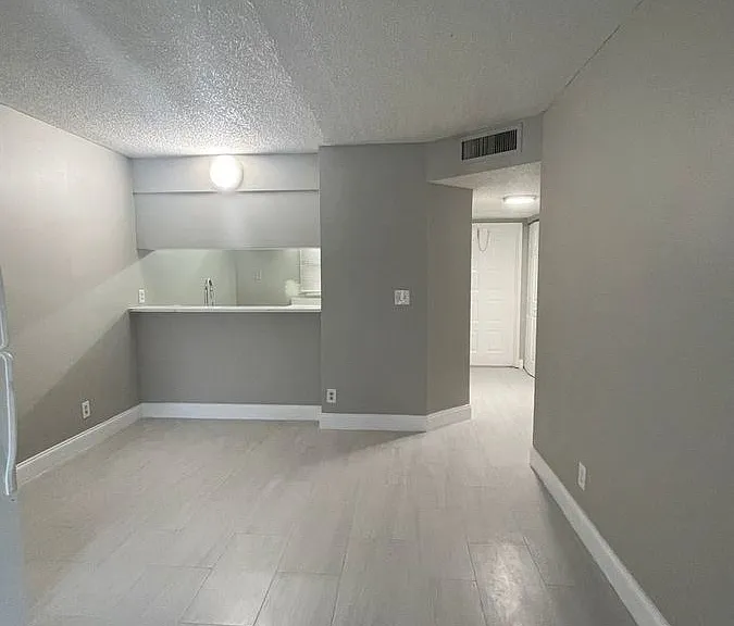 10150 Twin Lakes Dr #4-G — Photo 2
