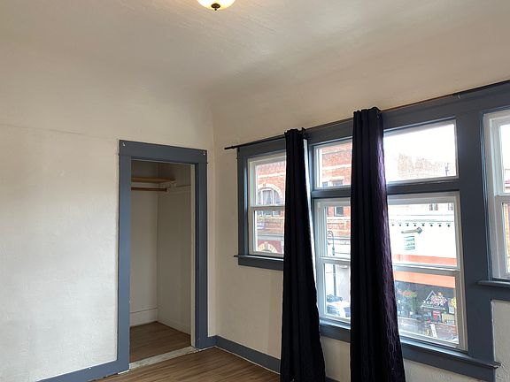4th image of 325 1/2 W Miner St #1