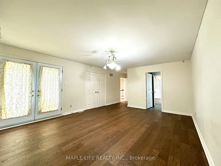 52 Prince Edward Blvd — Photo 26