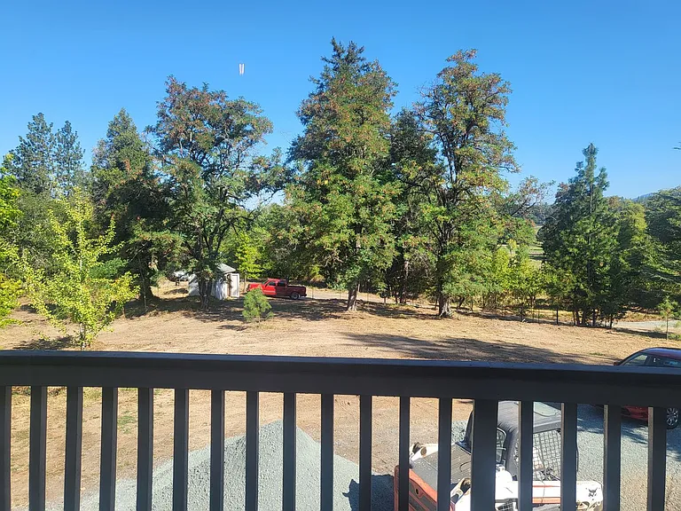 1688 NE Lynda Ln — Photo 4