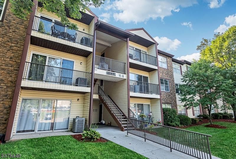 1st image of 208 Robertson Way #208