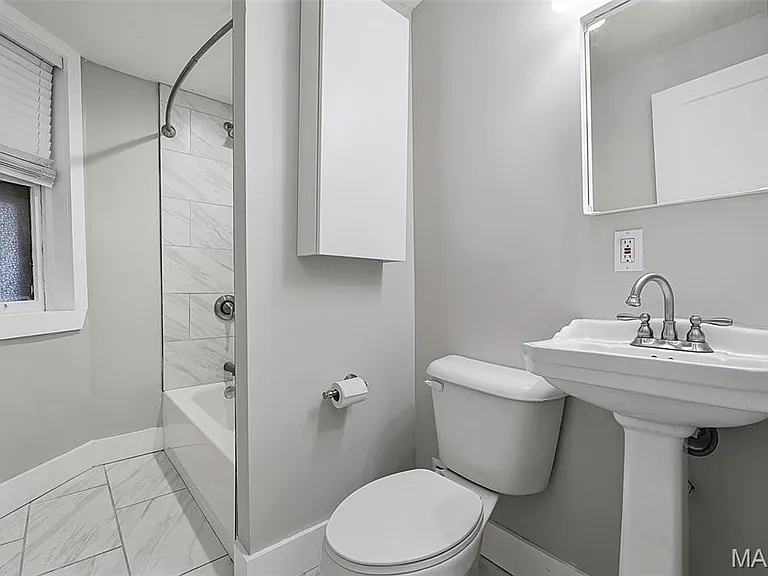 4629 Washington Ave — Photo 9
