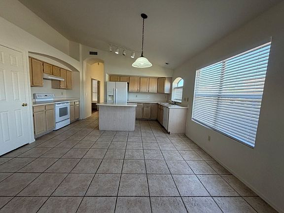 5th image of 15435 S 44th Way