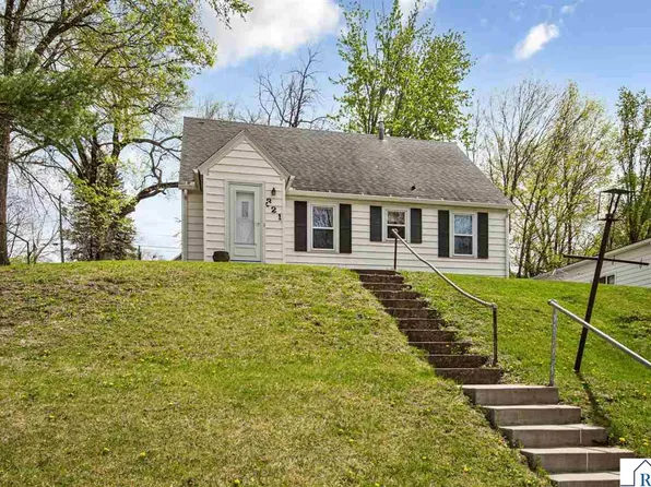 321 S 3rd St, Le Sueur, MN 56058