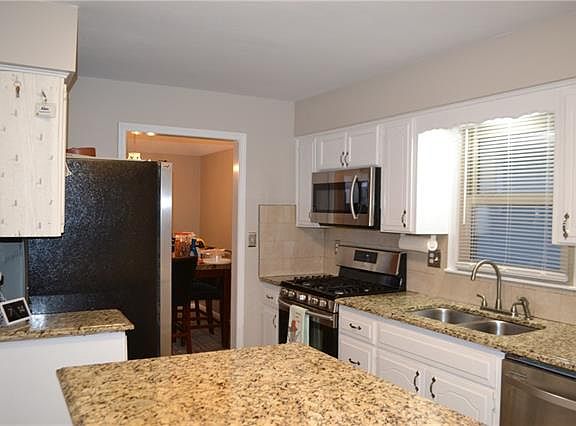 5th image of 115 E 98th St