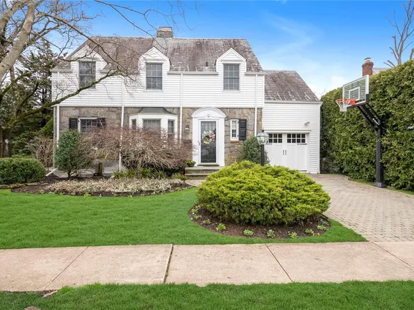 36 Salem Road, Rockville Centre, NY 11570