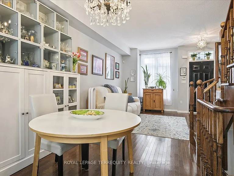 101 The Queensway #Townhouse 2 — Photo 14
