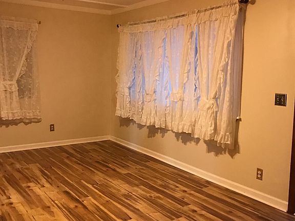 2nd image of 305 E Circle Dr