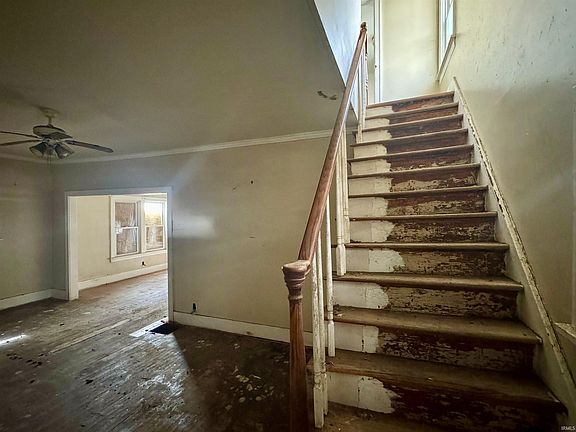 4th image of 2501 S Michigan St