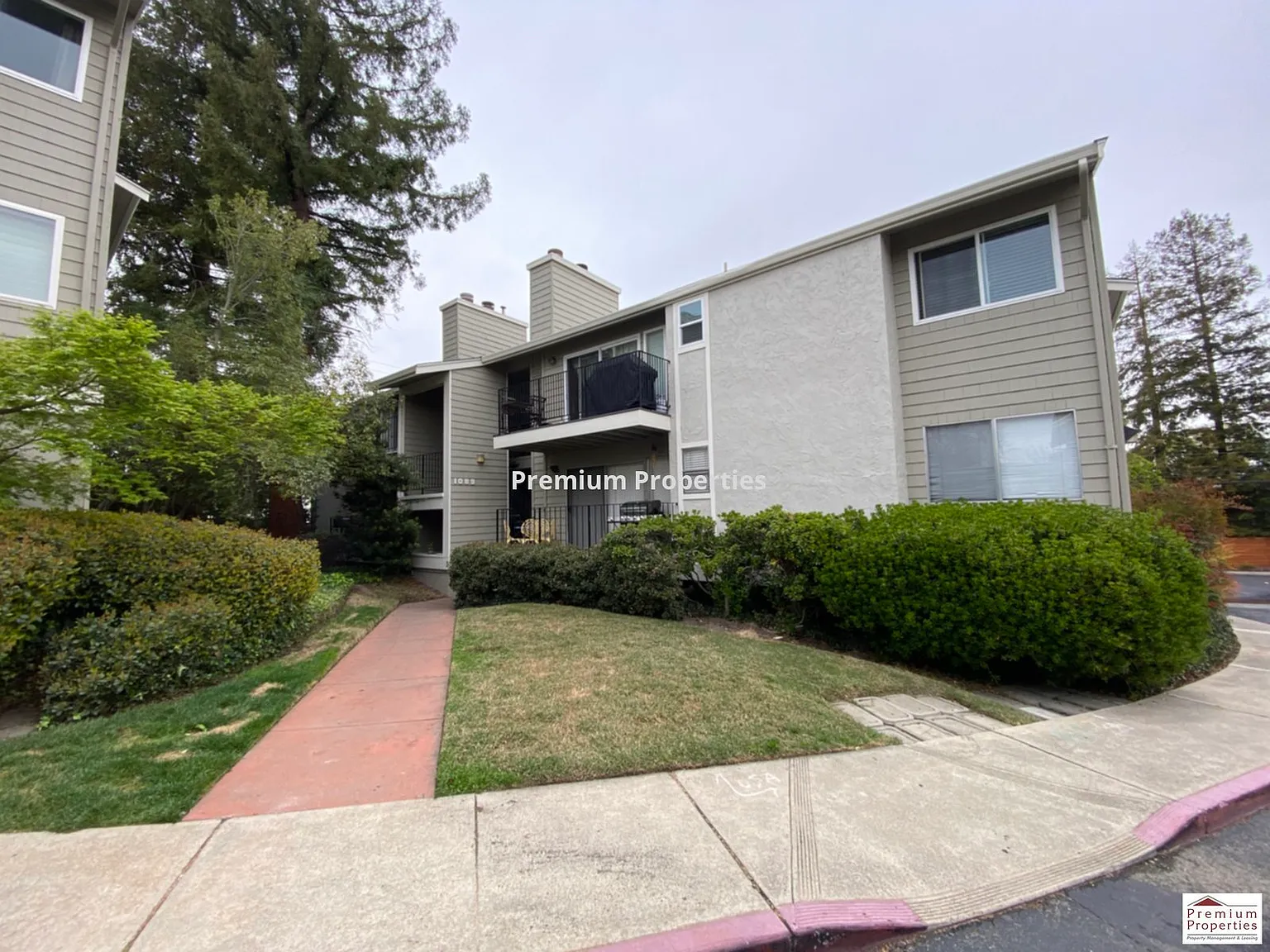 1089 Wesley Ct APT 5 photo 1