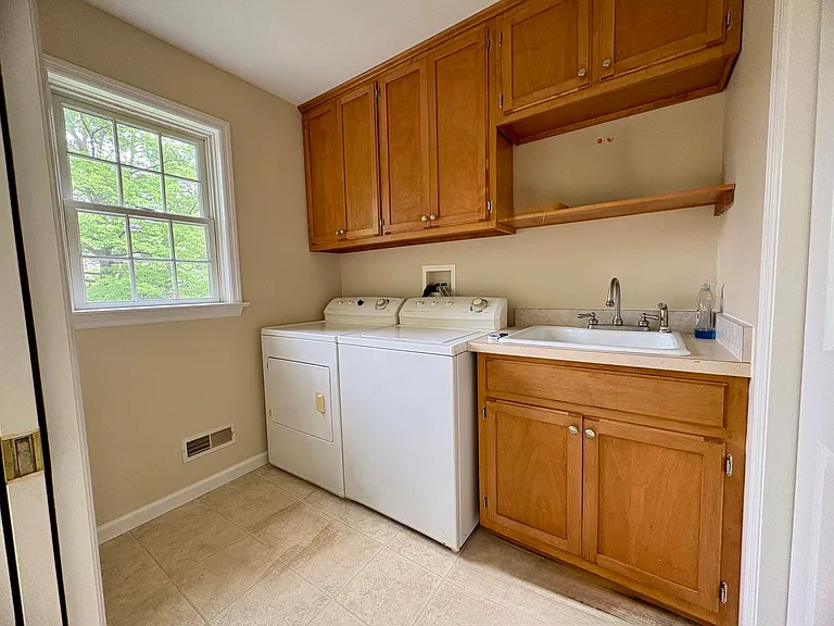 303 E Orange St — Photo 23