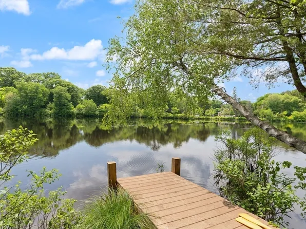 86 Lakeview Ave, Taunton, MA 02780