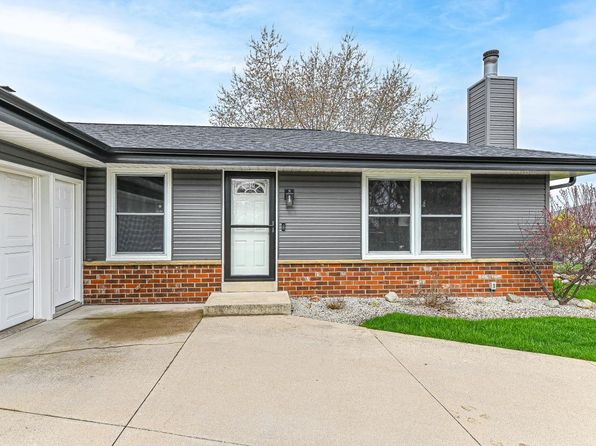 8635 South 15th AVENUE, Oak Creek, WI 53154