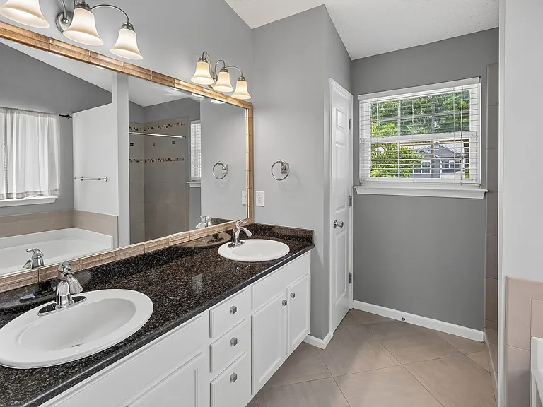 10745 Glenluce Ave — Photo 18