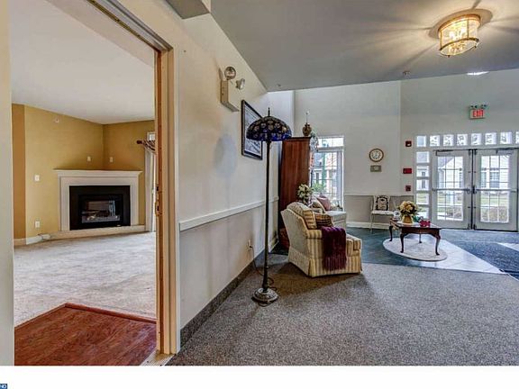 5th image of 406 Victoria Gardens Dr #D