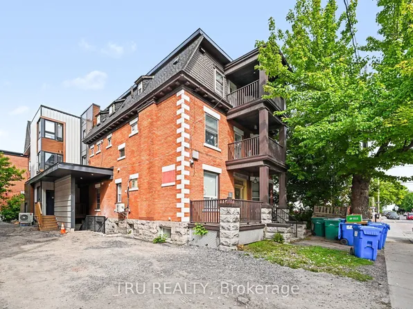 360 Friel St, Ottawa, ON K1N 7W6