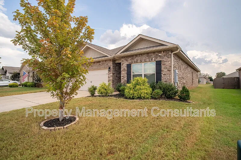 4 bed, 3.0 bath, 2019 sqft, $2,000 — Photo 3