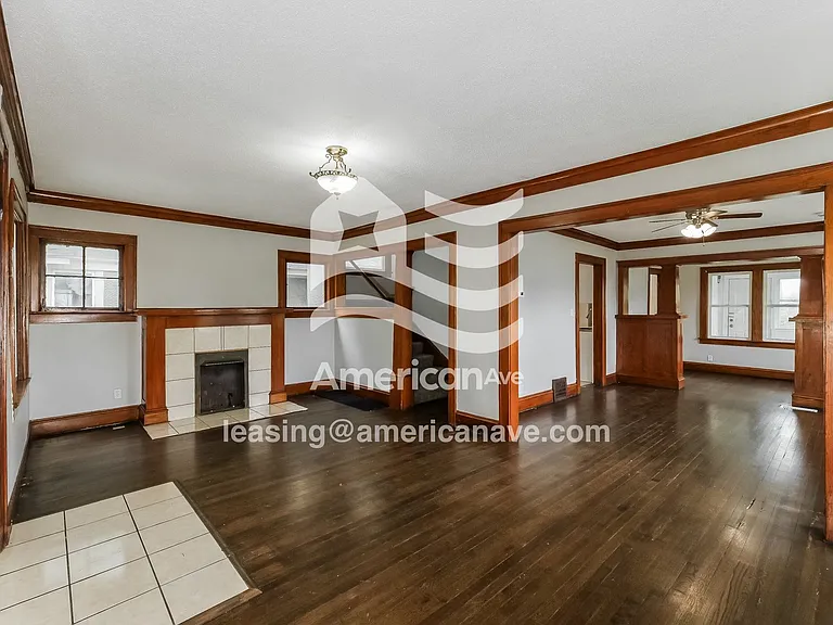 400638_004_living_room_4.jpg