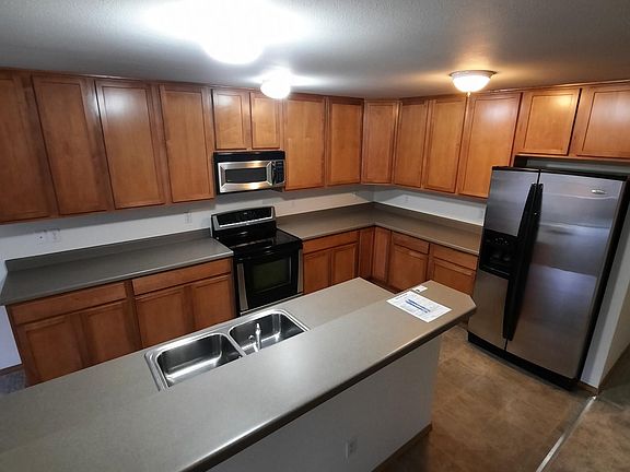 Bright, spacious kitchen