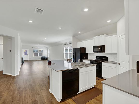 4th image of 117 Winged Foot Ct