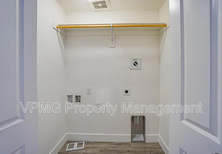 10703 NE 70th St #1 — Photo 16