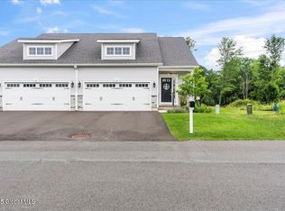 18 Joshua Pl, Glenmont, NY 12077