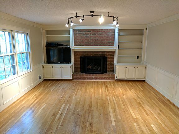 3rd image of 1700 Berry Ln
