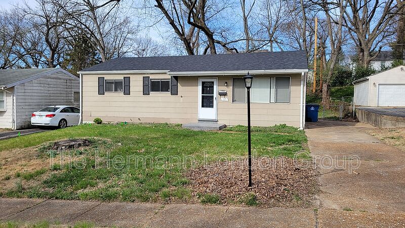 1st image of 227 Meadowcrest Dr