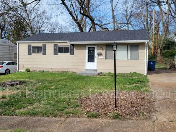 227 Meadowcrest Dr, Saint Louis, MO 63135