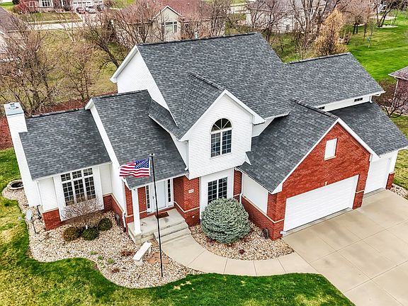 3rd image of 545 Evergreen Ln