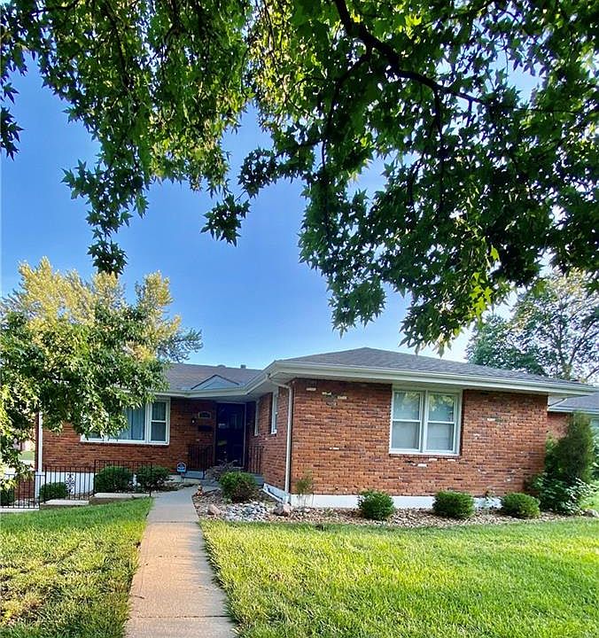 1st image of 1711 NE 68th Pl