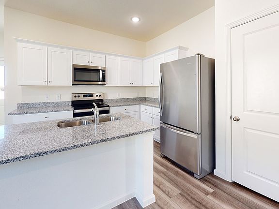 4th image of 516 Merced Riv