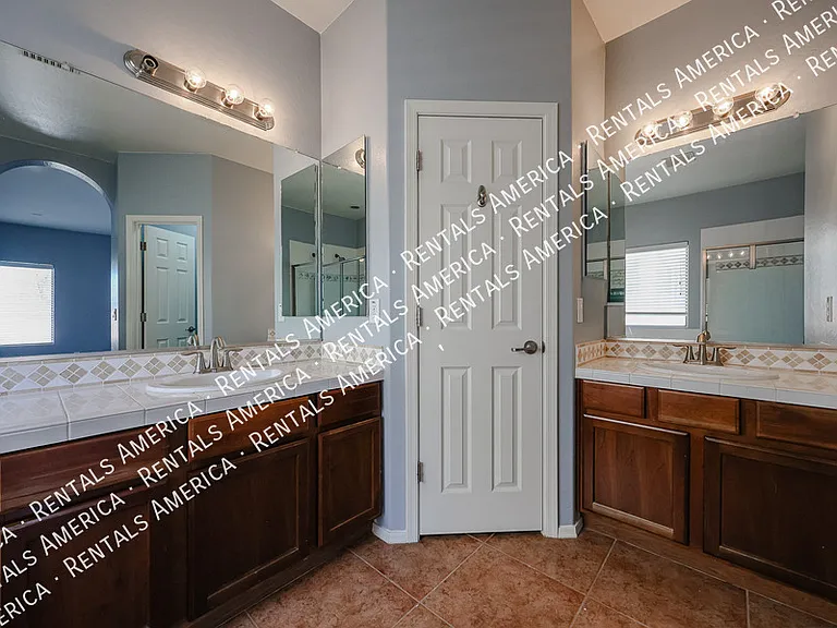 18166 N Jameson Dr — Photo 24